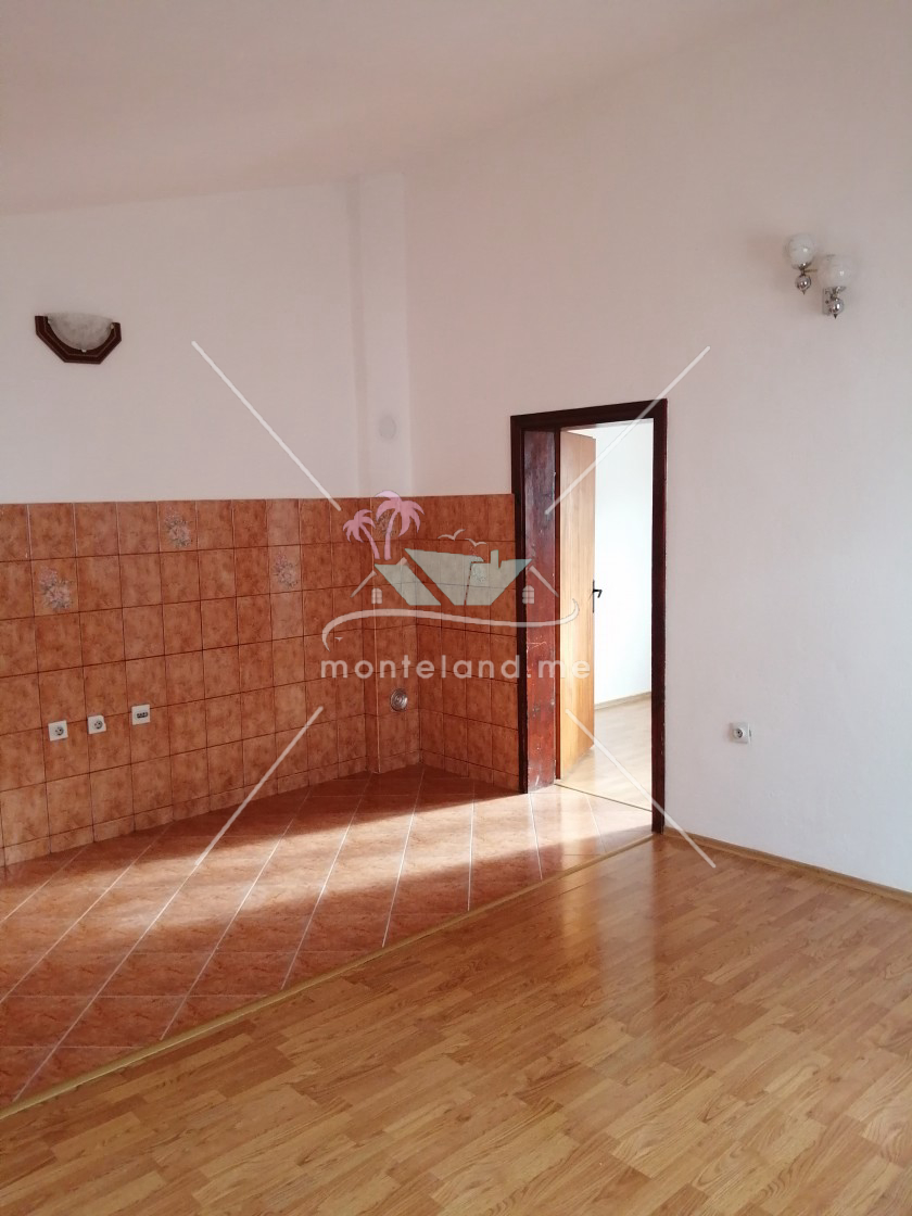 Apartment, Long term rental, PODGORICA, ZAGORIČ, Montenegro, 50M, Price - 150€