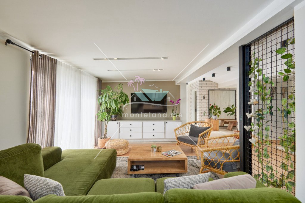 Apartment, Long term rental, TIVAT, PORTO MONTENEGRO, Montenegro, 156M, Price - 2600€